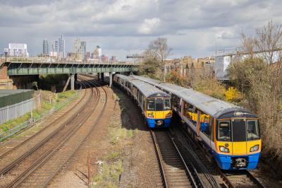 378232,378225 at Culvert Road Bridge. &copy; Zain