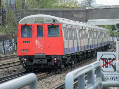 LU5138 at Dollis Hill. &copy; llamafish