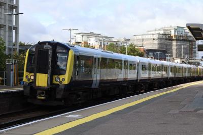 450011 at Basingstoke. &copy; railwork
