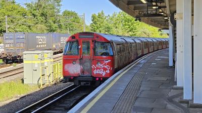 photo of LU3535 at Willesden Junction