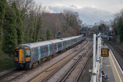 375824 at Wandsworth Road. &copy; Zain