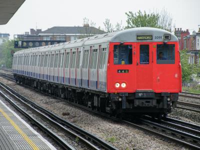 LU5091 at Dollis Hill. &copy; llamafish