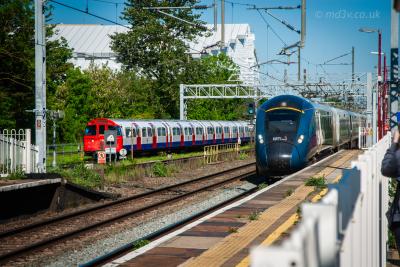 photo of 805005,LU3233 at Harrow & Wealdstone
