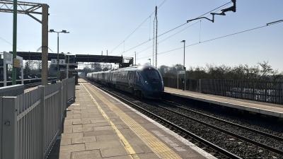 805001 at Cheddington. &copy; Luivery