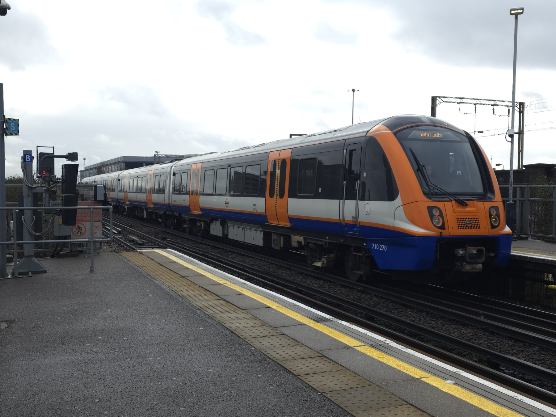 Stonebridge Front Photo of 710270 at Stonebridge Park — trainlogger