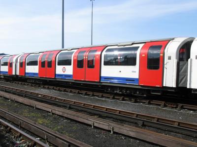 LU92166 at Hainault LU depot. &copy; Byron5574