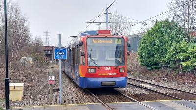 SYS 106 at Meadowhall South/Tinsley (Supertram). &copy; MemberOfThePublic