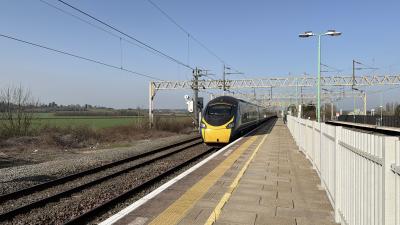 390044 at Cheddington. &copy; Luivery