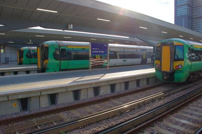 377206,377403 at London Bridge. &copy; Shotts