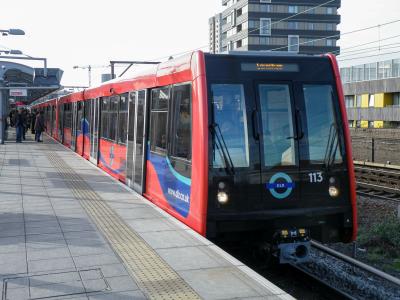 DLR 113 at Shadwell. &copy; llamafish