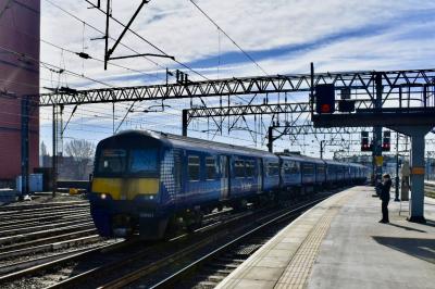 photo of 320401 at Glasgow Central