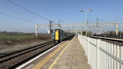 350124 at Cheddington. &copy; Luivery