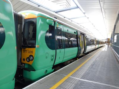 377326 at London Bridge. &copy; Trainman5862