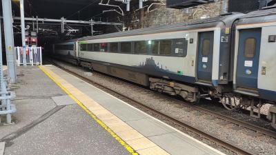 42567 coach at Glasgow Queen Street. &copy; Geoff