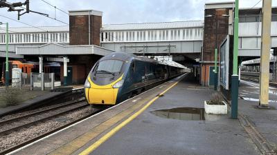 390044 at Nuneaton. &copy; Luivery