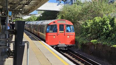 photo of LU3537 at Willesden Junction
