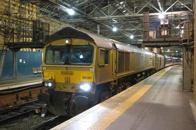 66301 at Edinburgh Waverley. &copy; stevexos