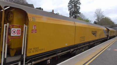 DR79302 at Keynsham. &copy; JM-Freightliner