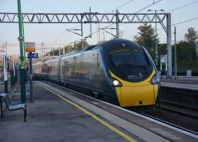 390047 at Milton Keynes Central. &copy; AJax