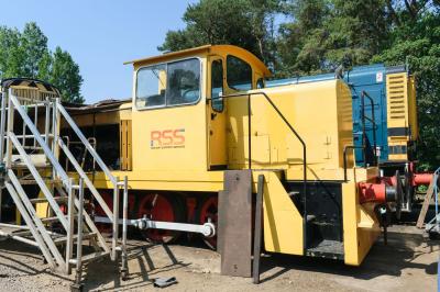 EE D1049 at Wishaw - Railway Support Services. &copy; llamafish