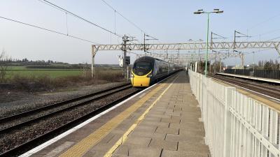390001 at Cheddington. &copy; Luivery