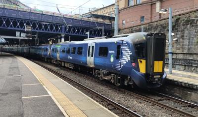 385035 at Glasgow Queen Street. &copy; Geoff