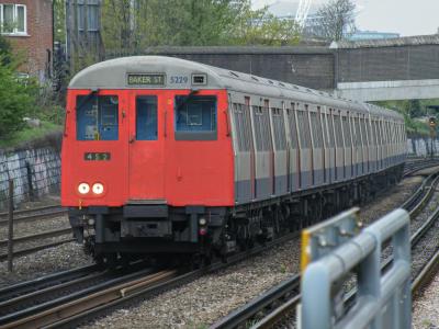 LU5229 at Dollis Hill. &copy; llamafish