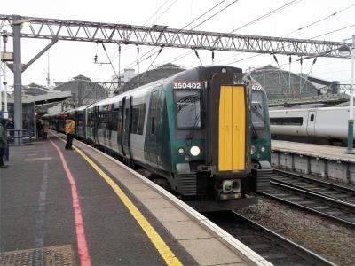 350402 at Manchester Piccadilly. &copy; Gary37401