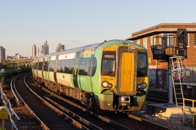 photo of 377401 at Clapham Junction