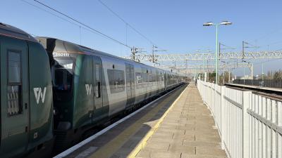 350111 at Cheddington. &copy; Luivery