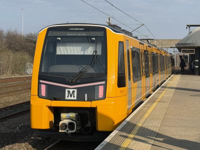 photo of 555017 at Pelaw (Tyne & Wear Metro)