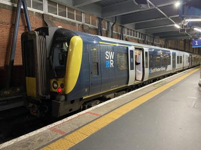 450072 at London Waterloo. &copy; Pistolpete008