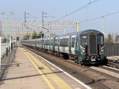 730230 at Cheddington. &copy; Luivery