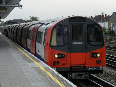 LU96020 at Dollis Hill. &copy; llamafish