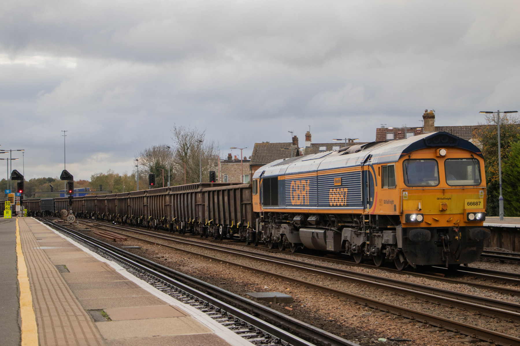 Photo of 66687 at Tonbridge — trainlogger