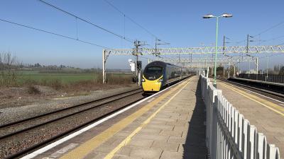 390042 at Cheddington. &copy; Luivery