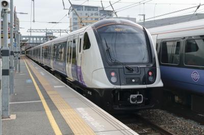345065 at West Ealing. &copy; llamafish
