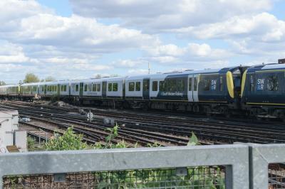 450053 at Clapham Junction. &copy; llamafish