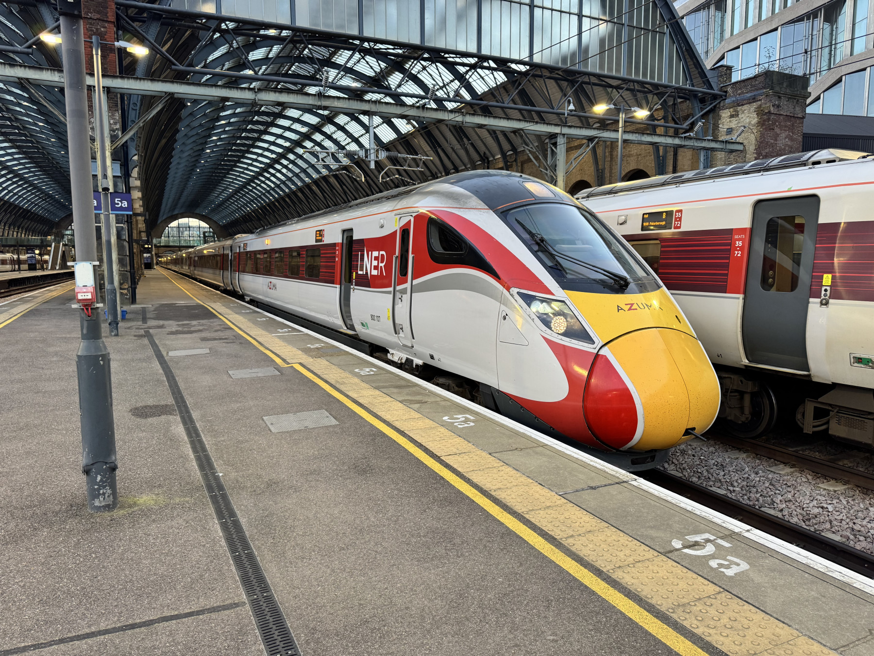 800107 Photo of 800107 at London Kings Cross — trainlogger