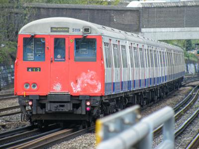 LU5119 at Dollis Hill. &copy; llamafish