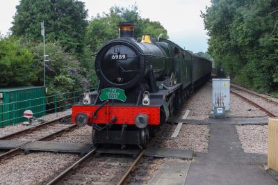 6989 steam at Bluebell Railway. &copy; South Coast Trainspotter