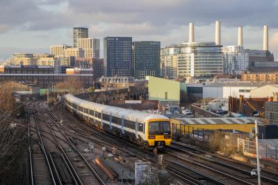 465025 at Wandsworth Road. &copy; Zain