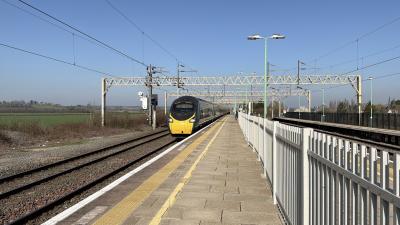 390107 at Cheddington. &copy; Luivery