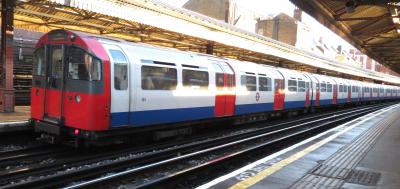 LU123 at Barons Court (LU). &copy; Geoff