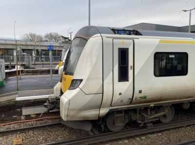 700104 at Gatwick Airport. &copy; Pistolpete008
