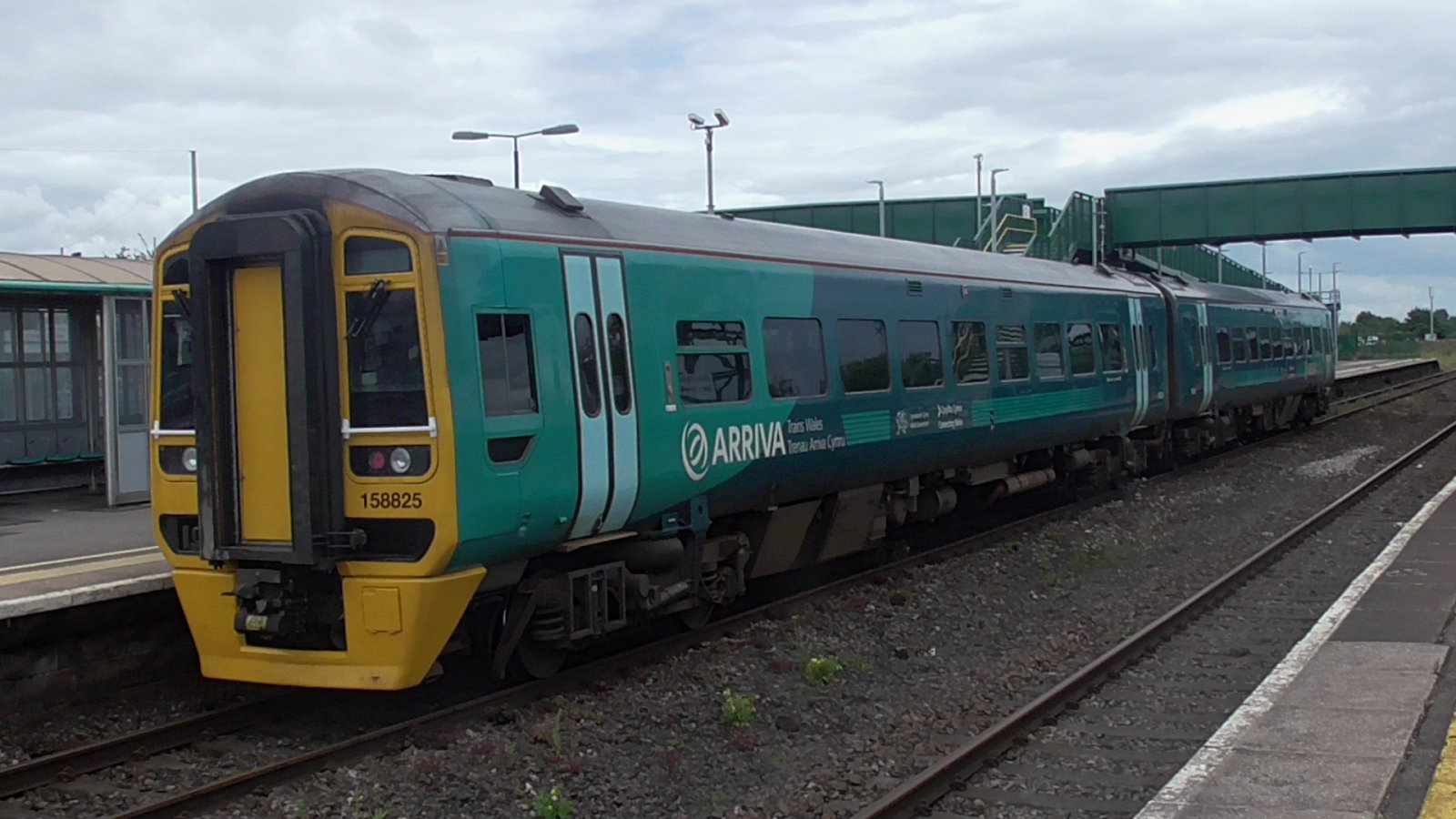 Photo of 158825 at Severn Tunnel Junction — trainlogger
