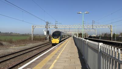 390009 at Cheddington. &copy; Luivery