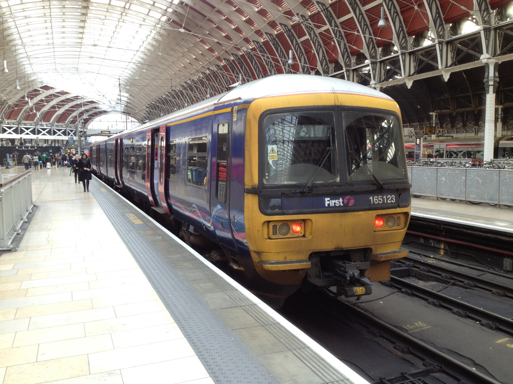 Photo of 165123 at London Paddington — trainlogger
