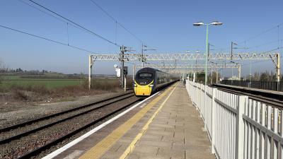 390125 at Cheddington. &copy; Luivery