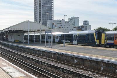458417 at Clapham Junction. &copy; llamafish